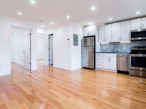 3rd image of 561 Graham Ave #2