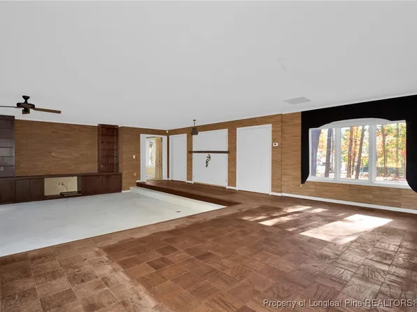 549 Rainforest Rd, Hope Mills, NC 28348