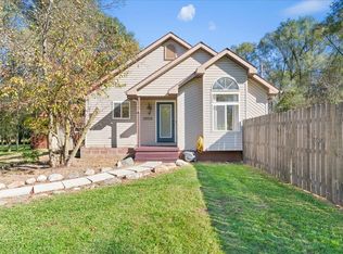 10328 N Antcliff Rd, Fowlerville, MI 48836