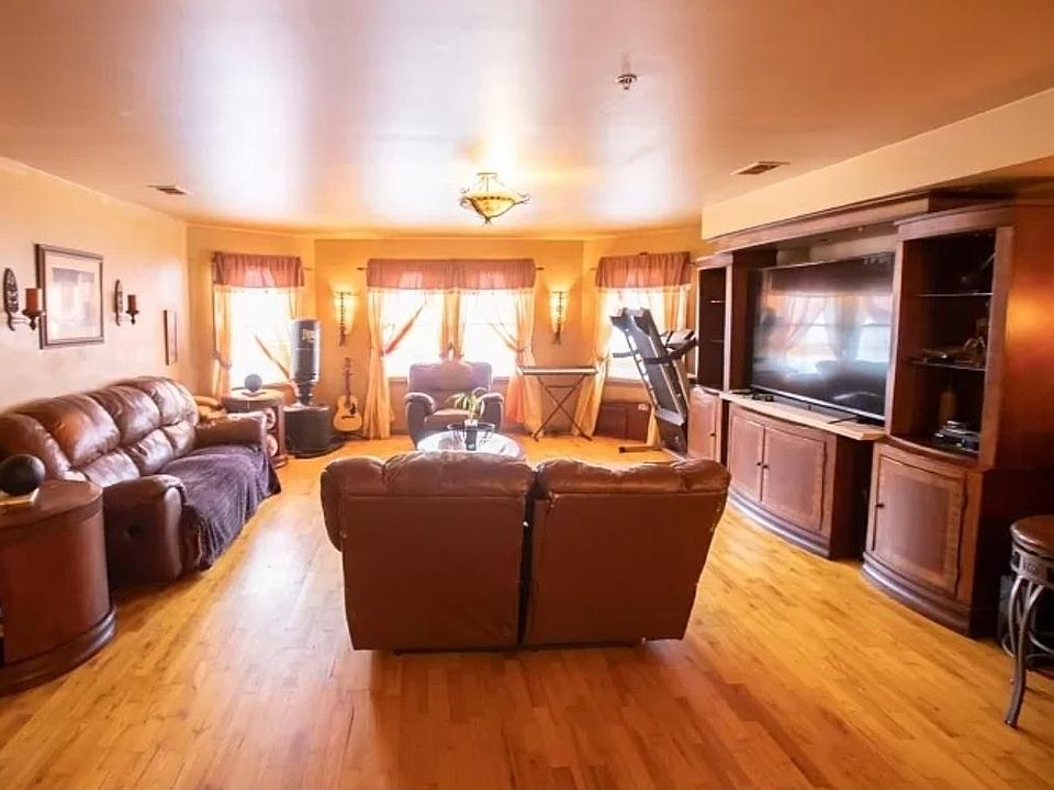 1st image of 412 S 19th St Floor 3