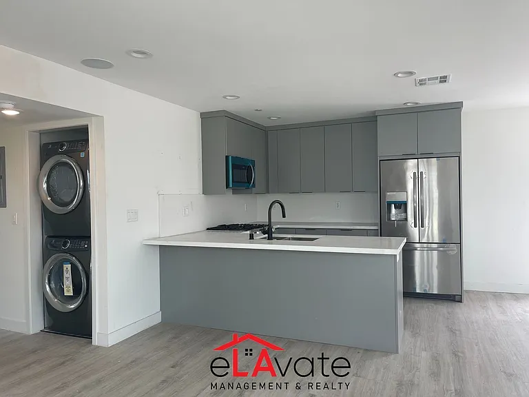 1127 N Virgil Ave — Photo 3