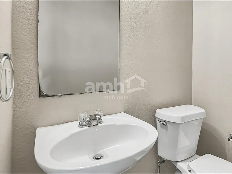 429 Grant Ln — Photo 11