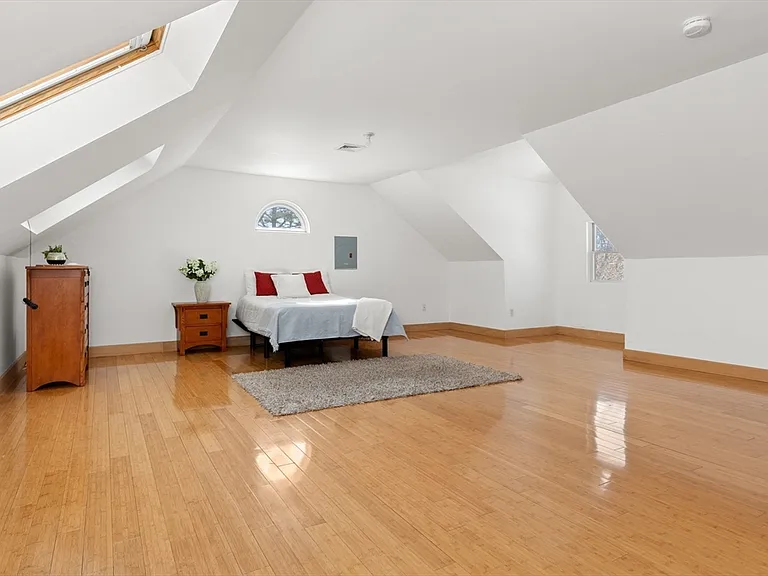 25 Pleasant St — Photo 34