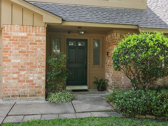 2nd image of 1402 Hitherfield Dr