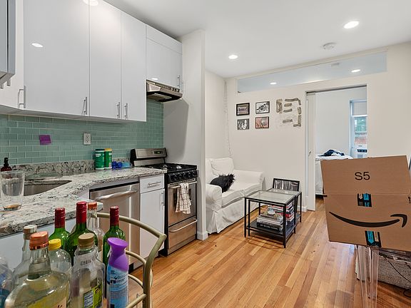 2nd image of 89 Christopher St APT 19
