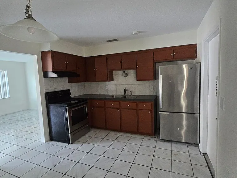 706 N Maryland Ave — Photo 11
