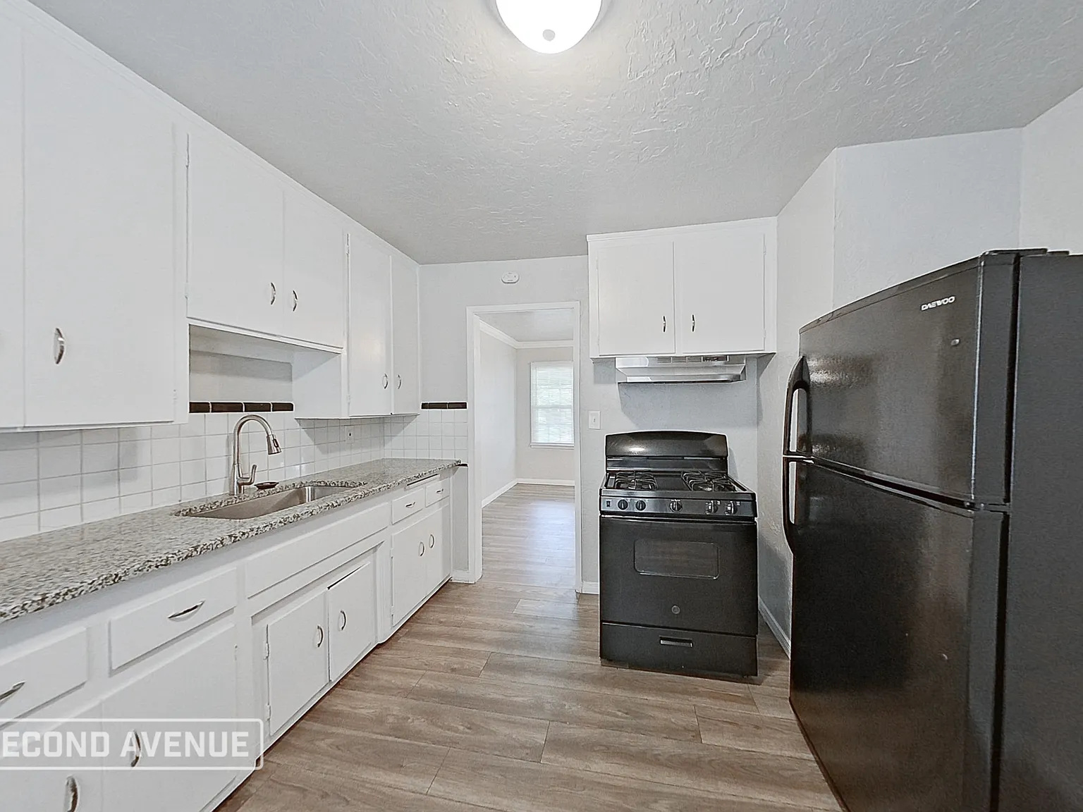 3 bed, 1.0 bath, 1044 sqft, $999 — Photo 4