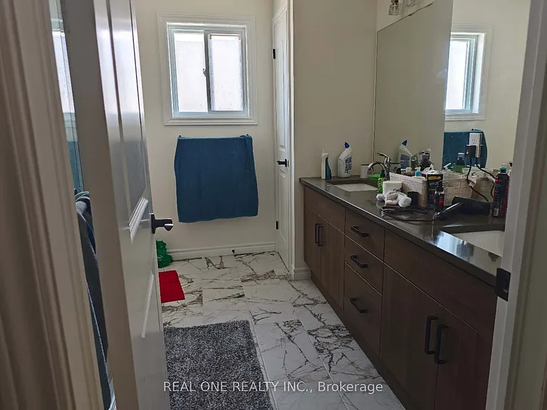 1240 Emma Chase — Photo 15