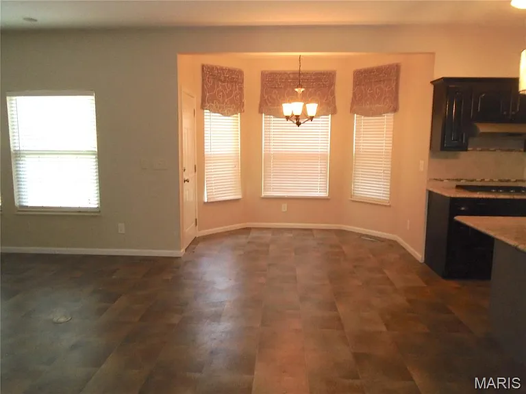 1109 Peachtree Ct — Photo 7