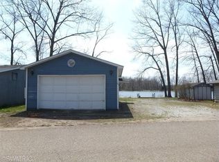 67035 Oxbow Dr, Constantine, MI 49042