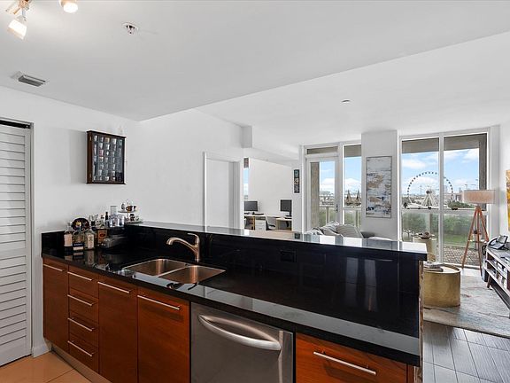 5th image of 244 Biscayne Boulevard #701