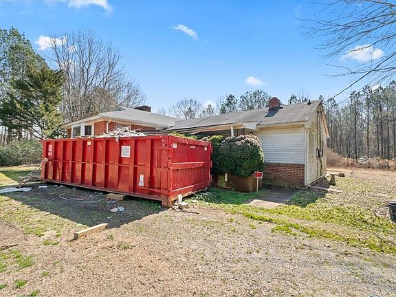 3rd image of 10401 Carriage Rd