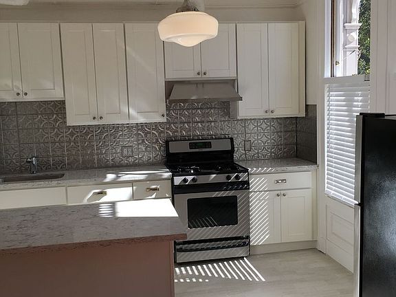2nd image of 10 Lyon St #1190