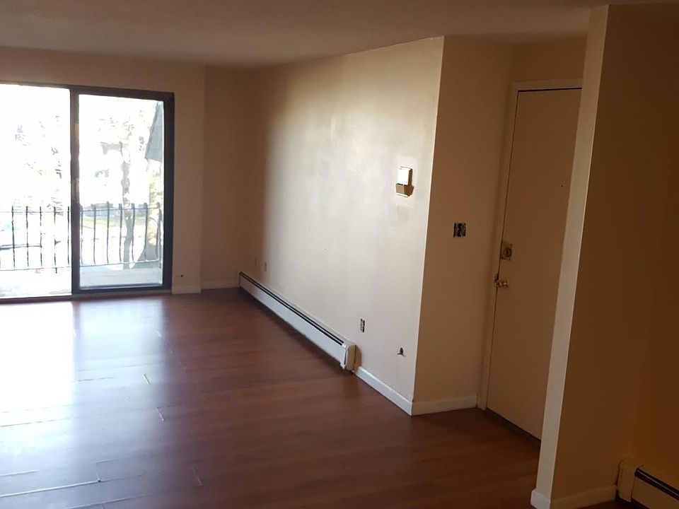 2nd image of 320 Bennett St APT 5