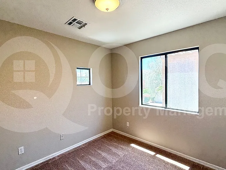 7208 S 30th St — Photo 15