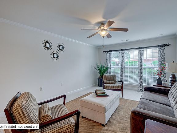 4th image of 2813 Bloomfield Lane #101