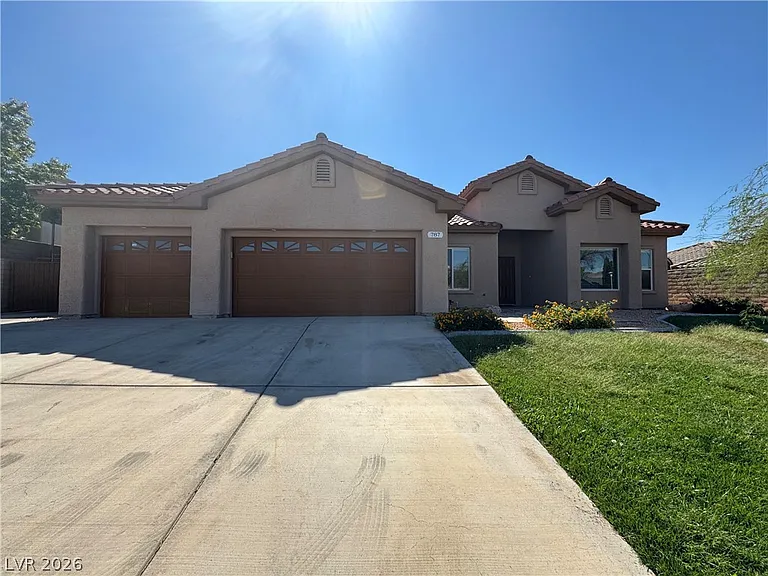 787 Fairway Dr — Photo 3