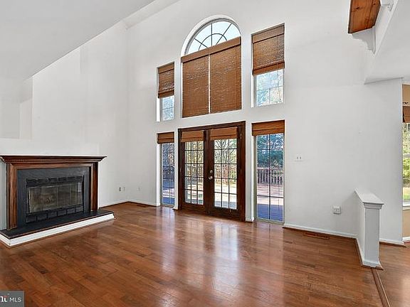 5th image of 800 Laurelwood Ct