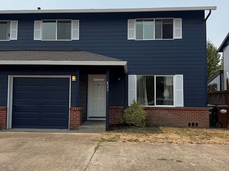 1st image of 1426 NE Thomas Ct