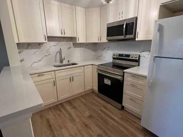 8R Riverside St, Watertown, MA