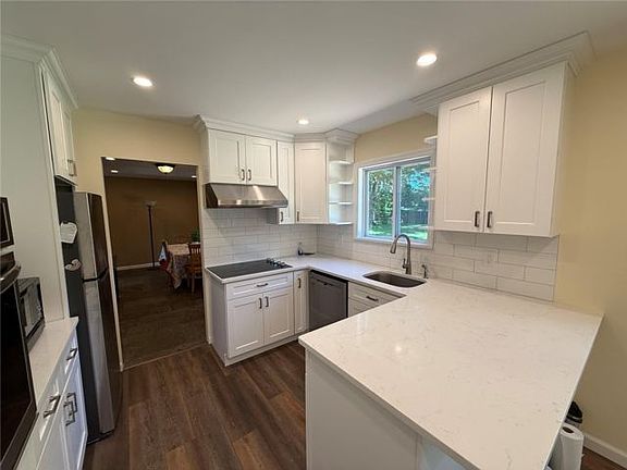 5th image of 7 Manor Ln