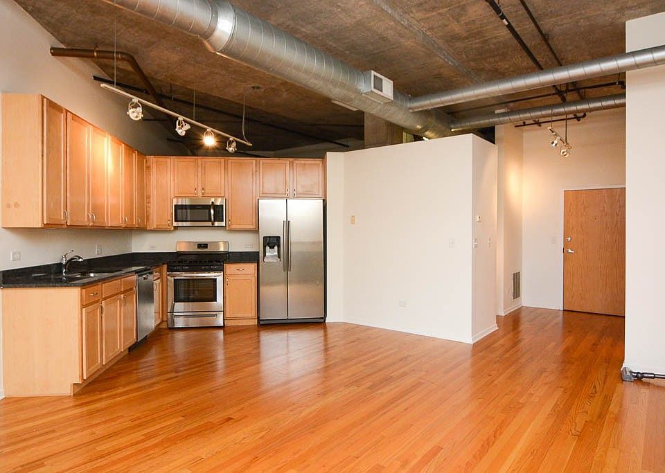 1st image of 933 W Van Buren St APT 812