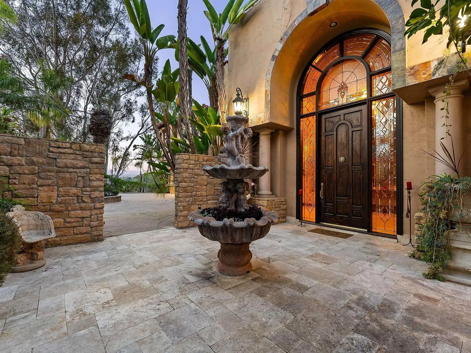 6 bed, 7.5 bath, 7892 sqft, $30,000 — Photo 4