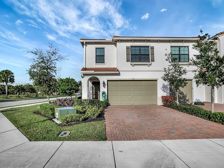 9517 Glider Way — Photo 2