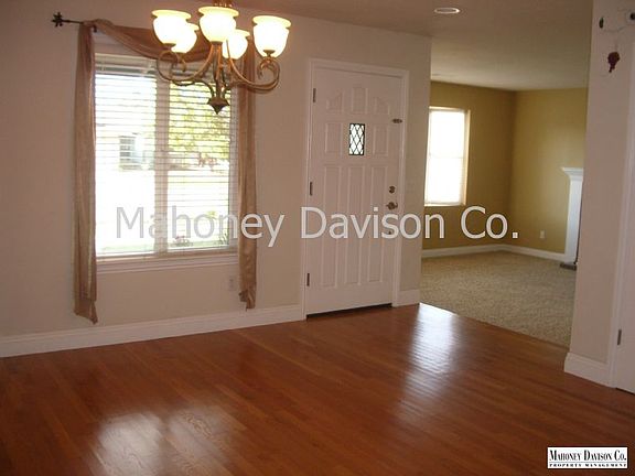 4th image of 1480 McGregor Ave
