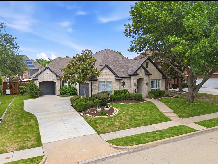 4436 Donegal Dr — Photo 1