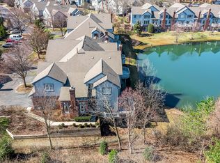 84 Trent Ct, Burr Ridge, IL 60527