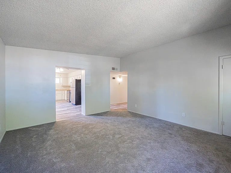 1423 E Virginia Ave — Photo 7