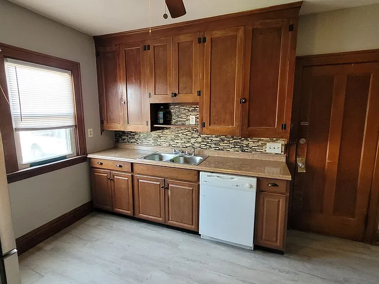 5273 Pearl Rd — Photo 9