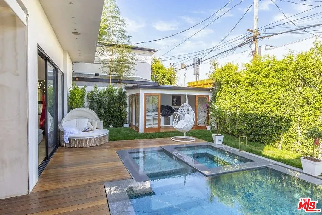 5 bed, 6.0 bath, 5345 sqft, $18,500 — Photo 2