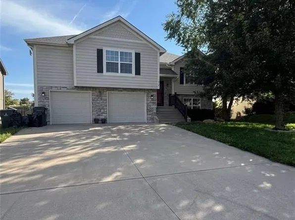 2145 Alder St, Leavenworth, KS 66048
