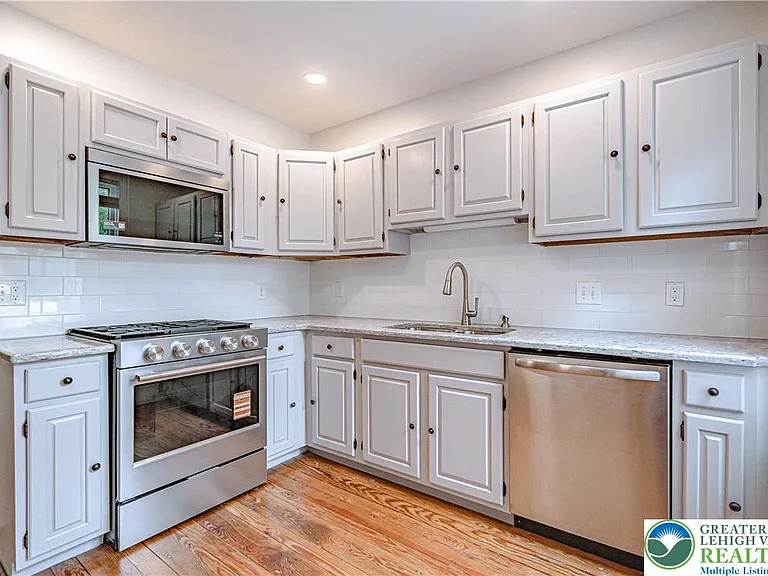 239 E Church St — Photo 14