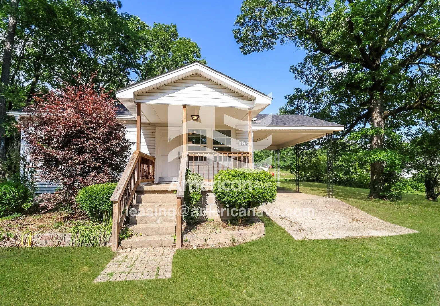 3 bed, 1.0 bath, 889 sqft, $992 — Photo 1