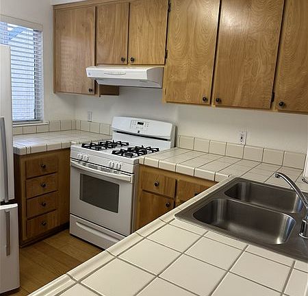3rd image of 1707 Olympic Dr Unit 13