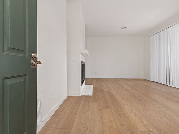3rd image of 10868 Sabre Hill Dr