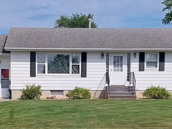 1012 Hall St, Tama, IA 52339