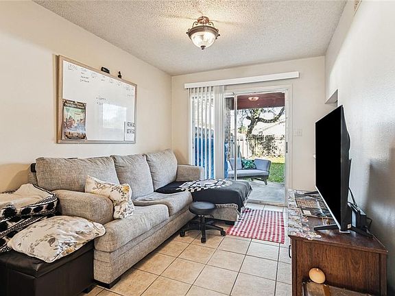4th image of 619-625 Joe Farris Dr