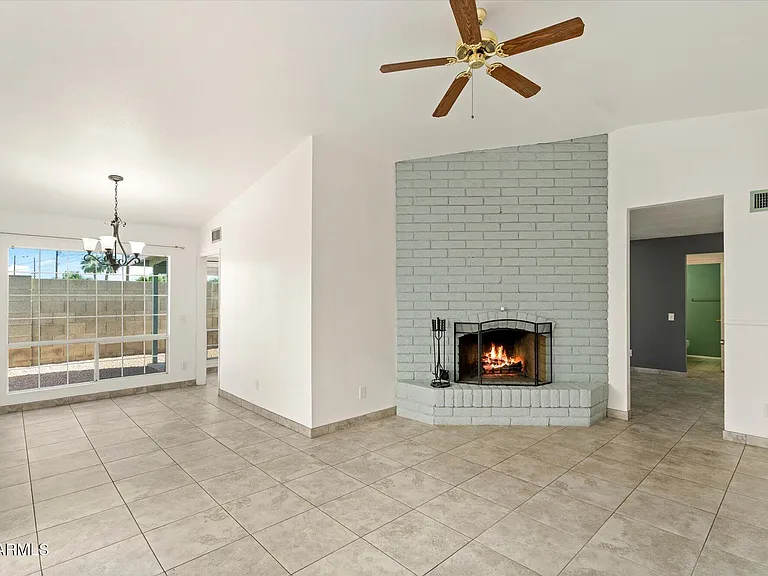 8037 N 40th Ave — Photo 3