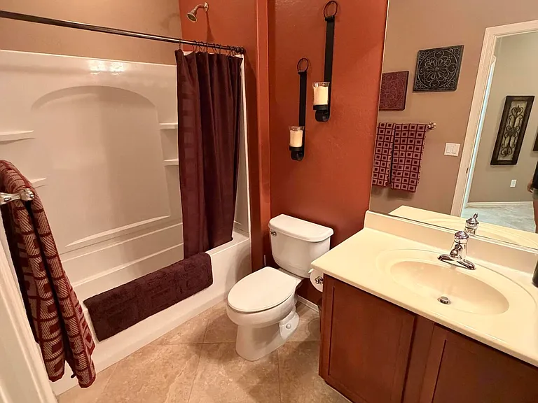 2312 N Hudson Dr — Photo 13