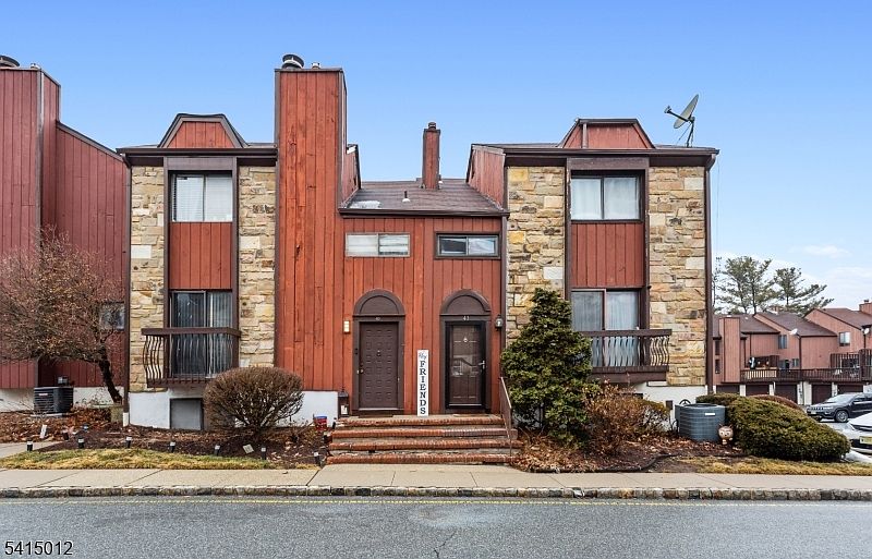 1st image of 40 Bennington Sq