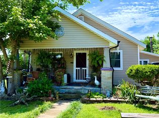 428 E Locust St, Rogers, AR 72756