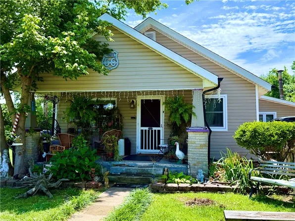 428 E Locust St, Rogers, AR 72756