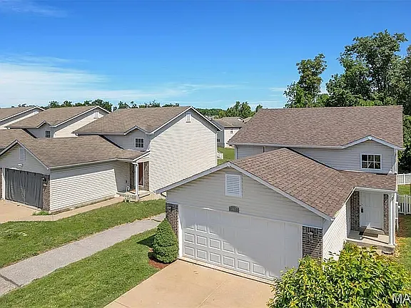 3 bed, 2.5 bath, 1910 sqft, $2,300 — Photo 3