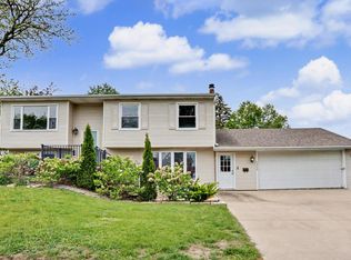 1212 N 12th St, Clinton, IA 52732