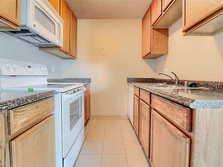 2225 E Buchtel Blvd #303 — Photo 8