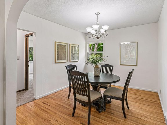 4th image of 2417 Parkview Blvd